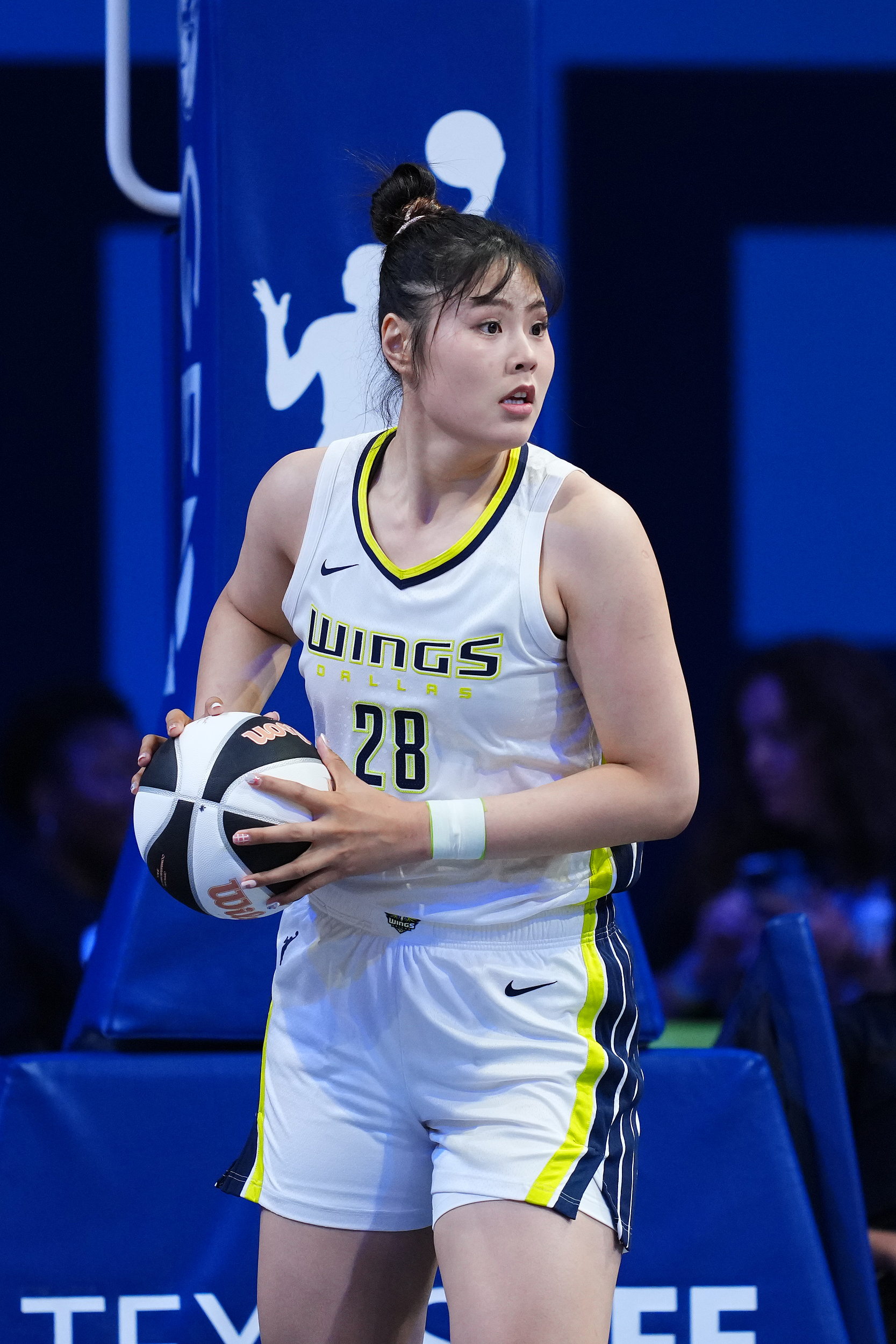 李月汝全场仅出战8分钟,4中1拿到3分2盖帽